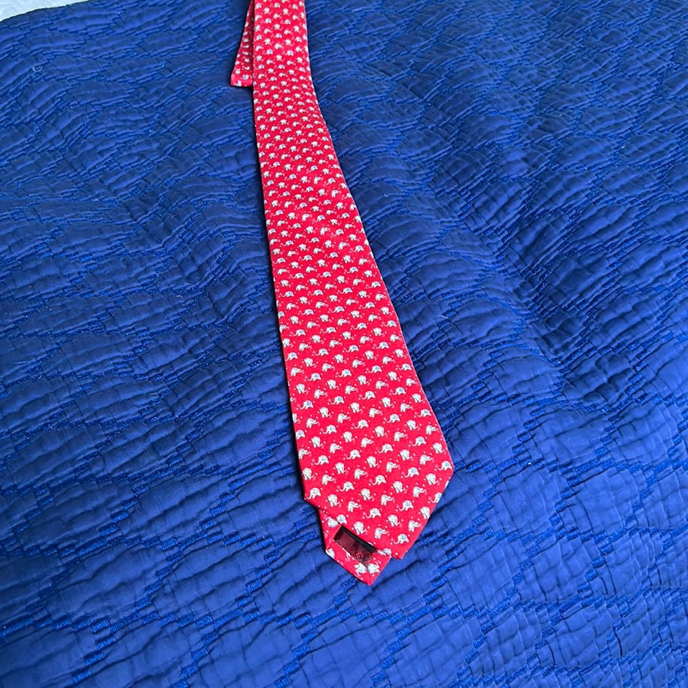 Salvatore Ferragamo, 100% silk made in Italy